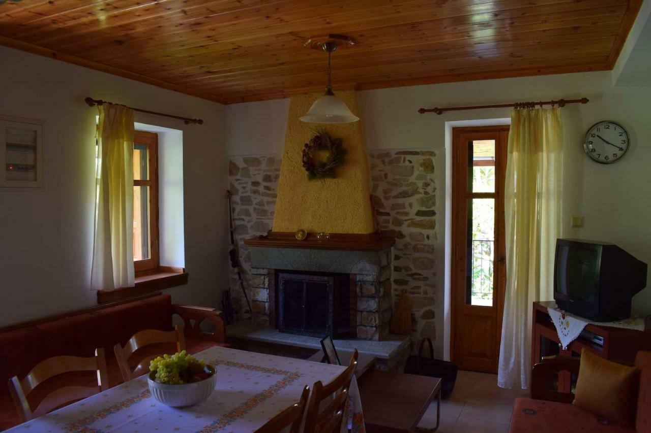 Holiday Home Dionysis โคเรฟตอน ภายนอก รูปภาพ
