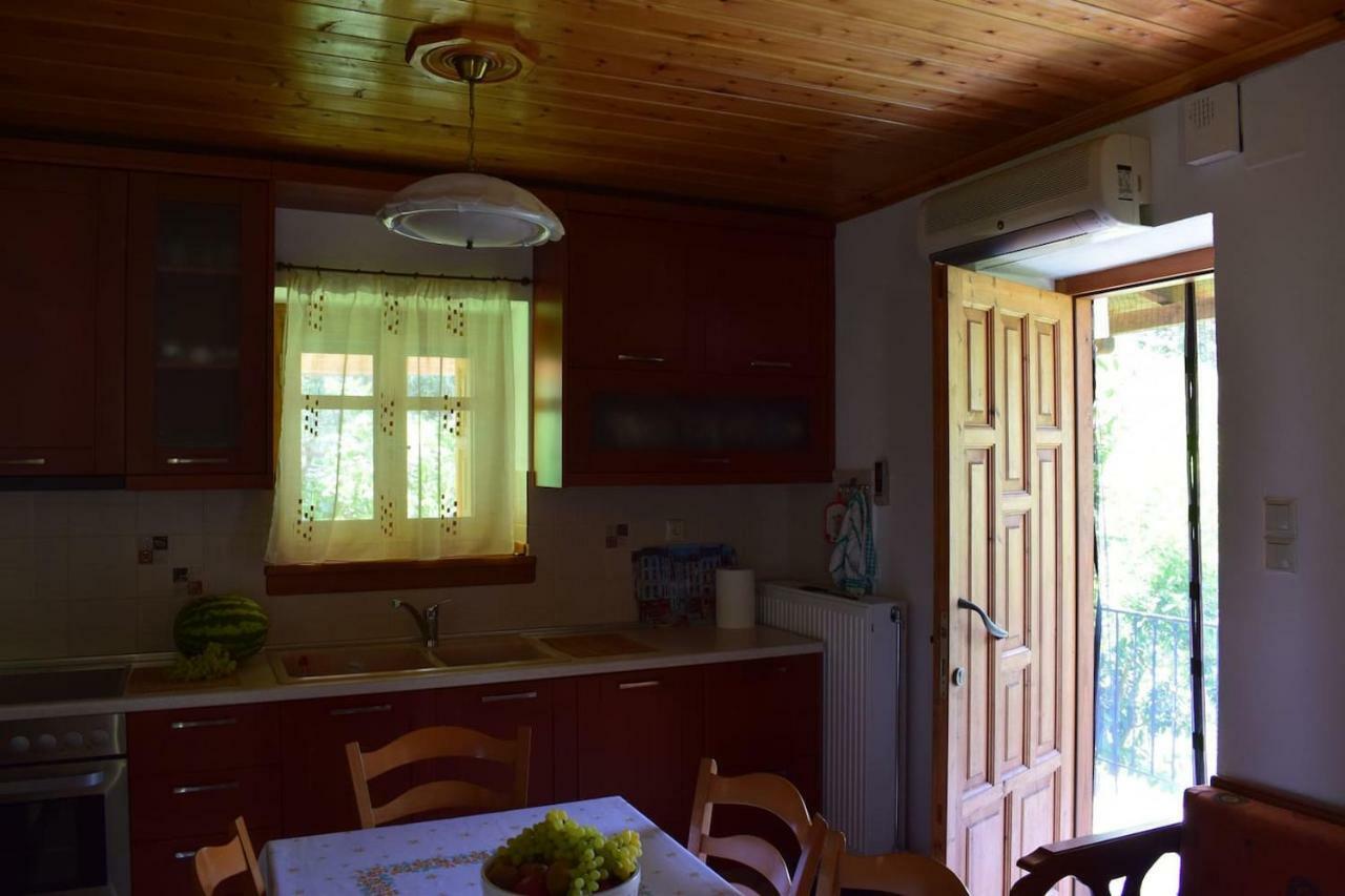 Holiday Home Dionysis โคเรฟตอน ภายนอก รูปภาพ